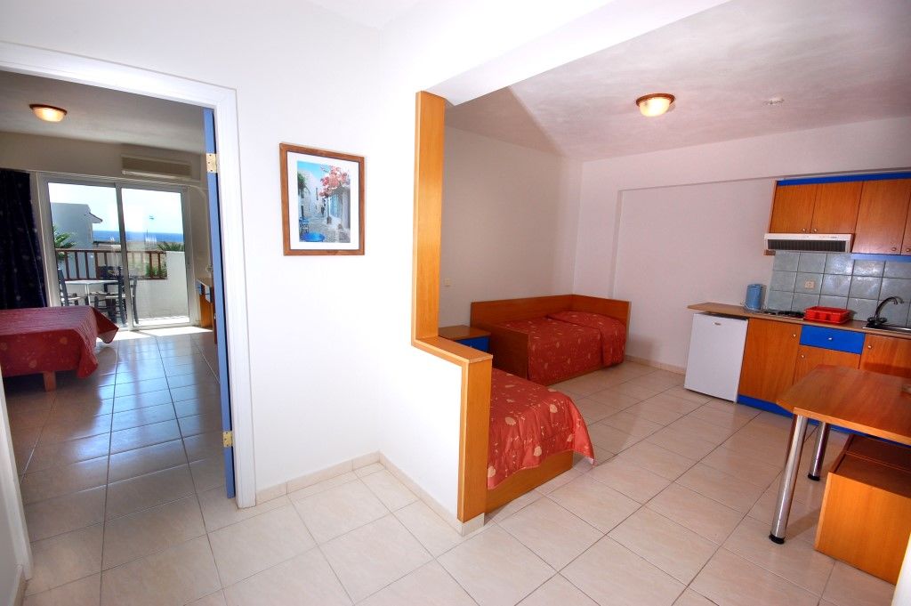 Evripides Village מלון 4*