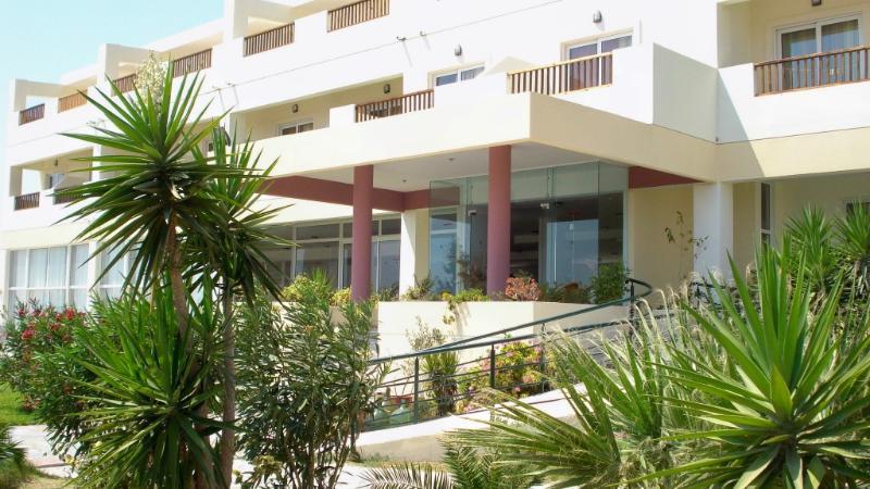 מלון Evripides Village 4*